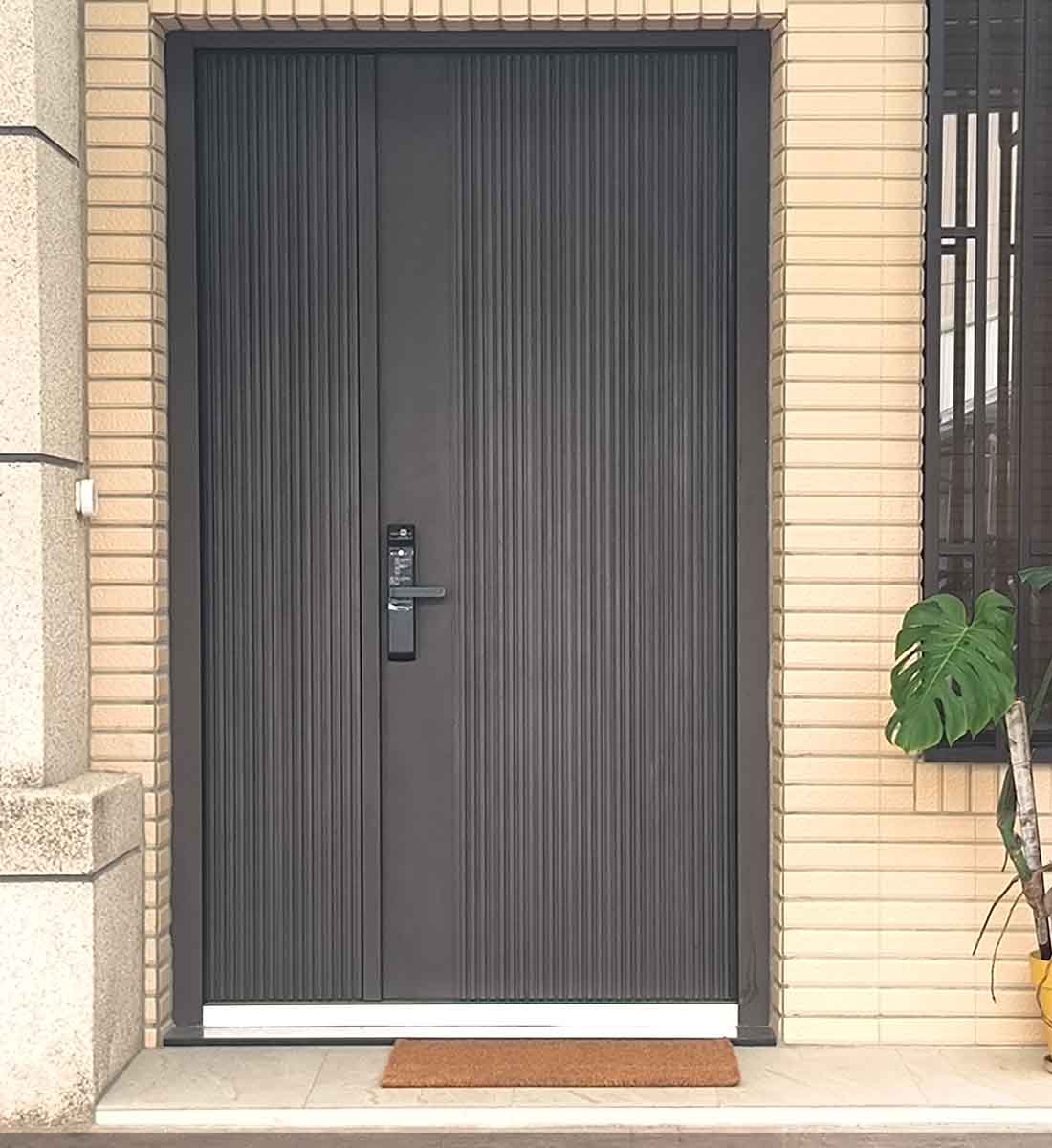 直線條鋁格柵子母門